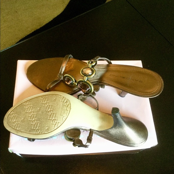 LN BEAUTIFUL JEWELED 3” HEELS IN ORG BOX. LOVELY NEUTRAL COLOR. - Picture 4 of 8